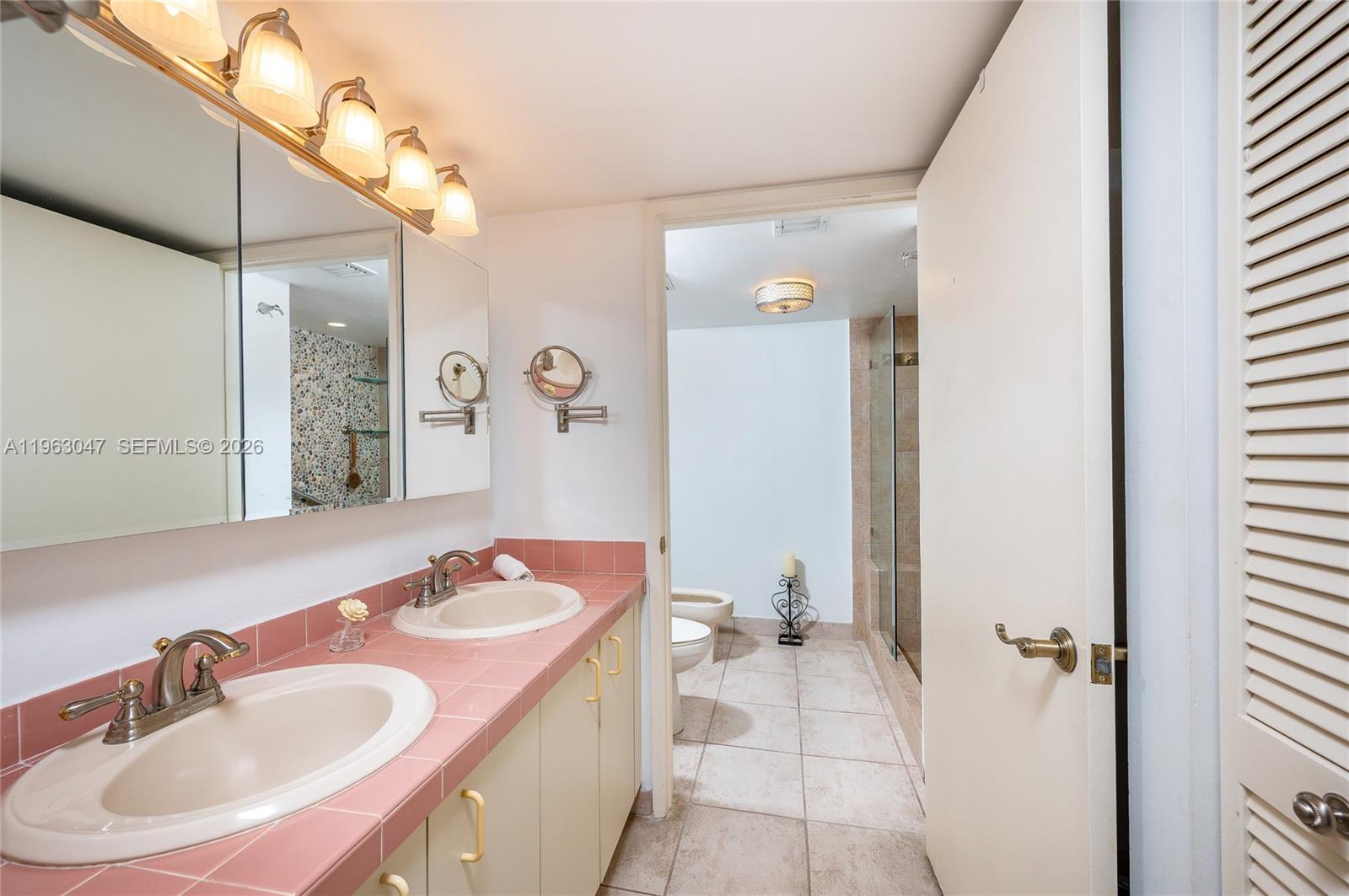 1 Alhambra Cir #403 Coral Gables, FL 33134