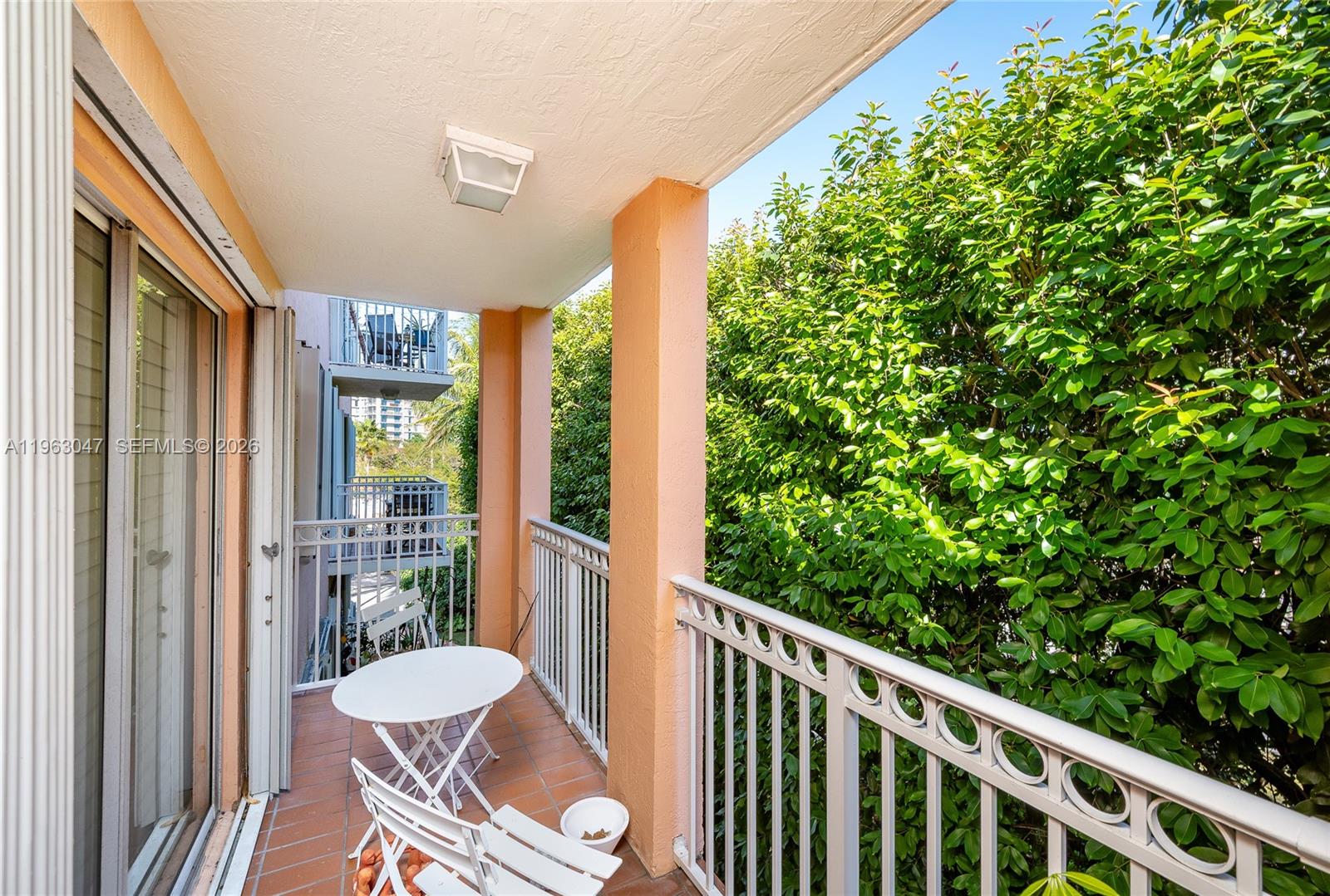 1 Alhambra Cir #403 Coral Gables, FL 33134