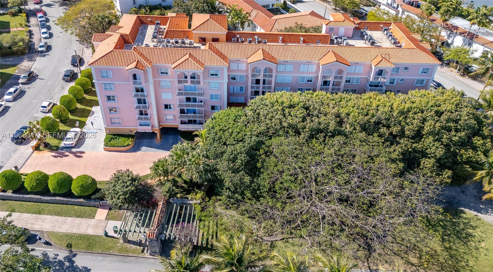 1 Alhambra Cir #403 Coral Gables, FL 33134