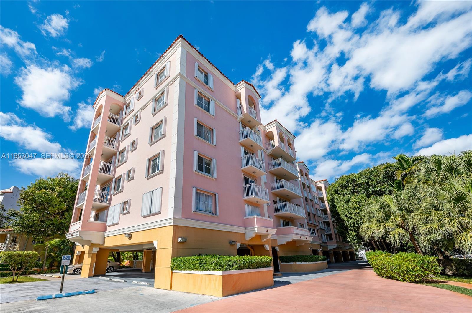 1 Alhambra Cir #403 Coral Gables, FL 33134