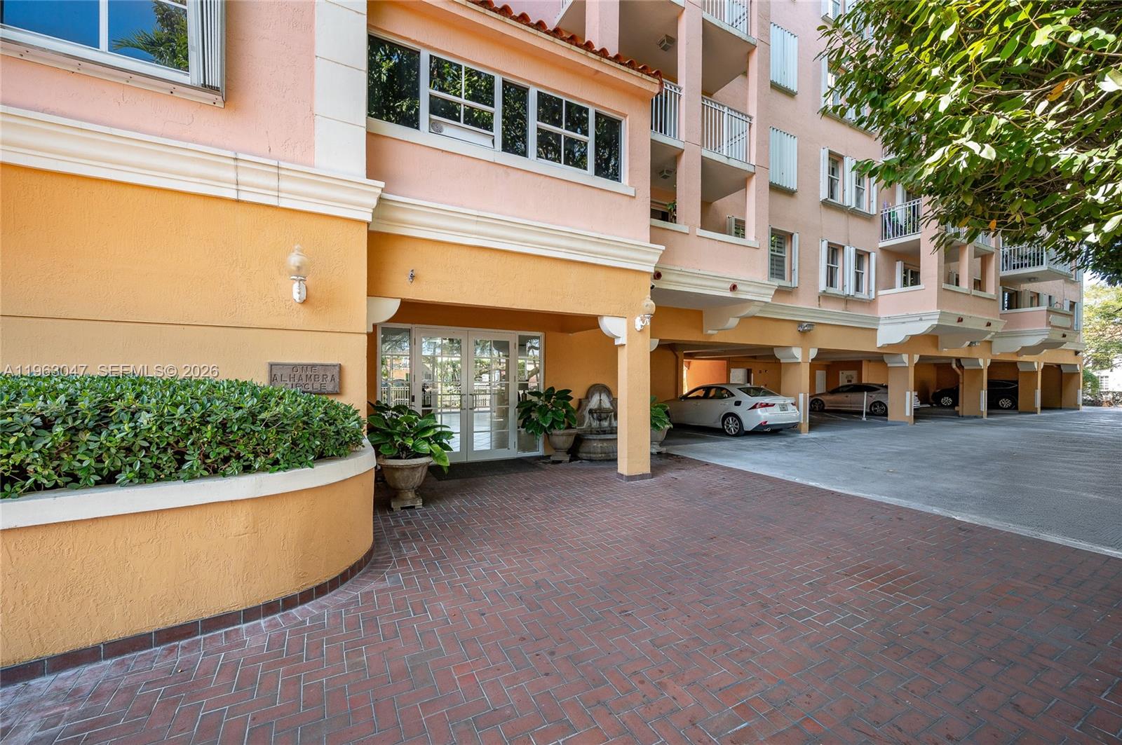 1 Alhambra Cir #403 Coral Gables, FL 33134