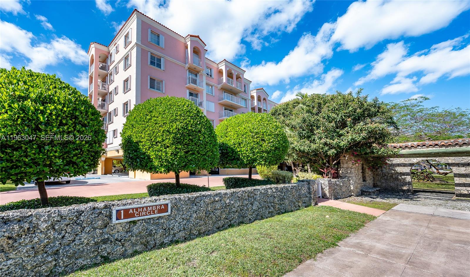 1 Alhambra Cir #403 Coral Gables, FL 33134