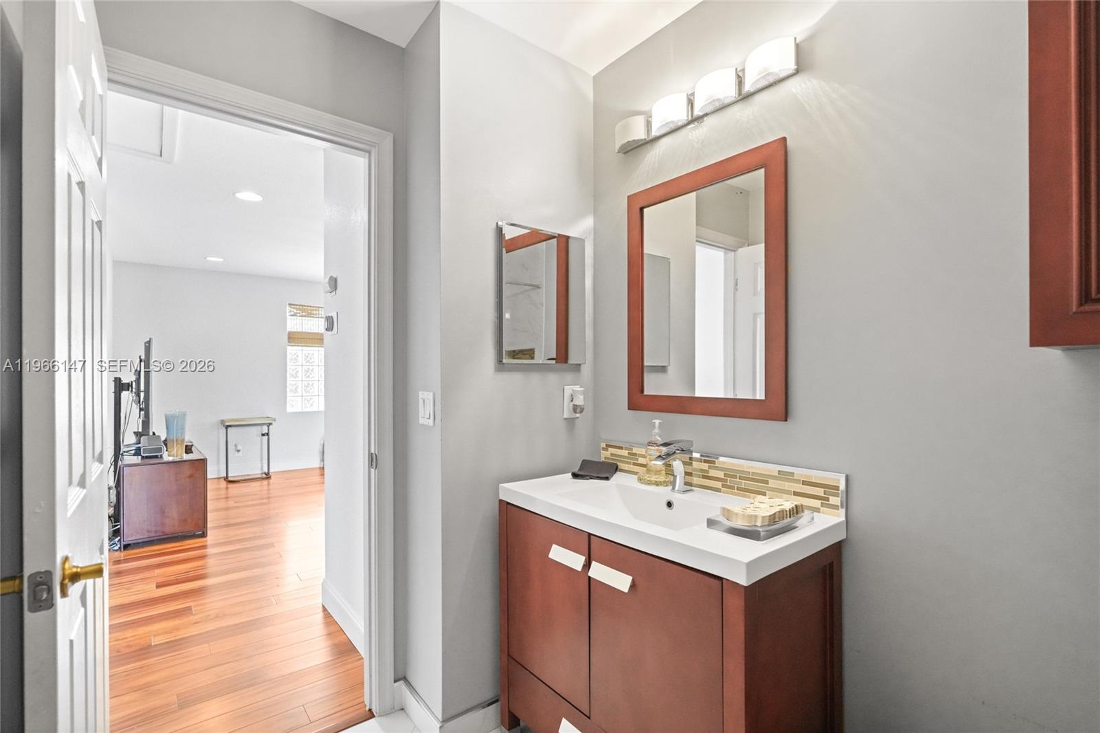 1282 Grant Ct Hollywood, FL 33019