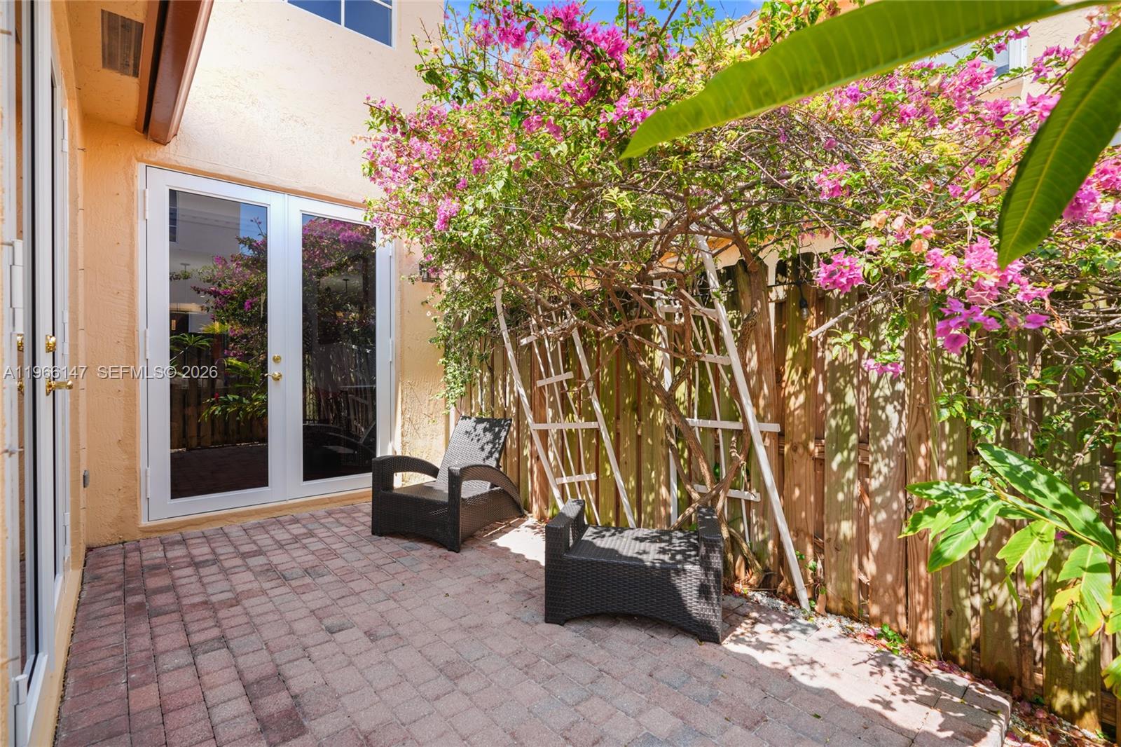 1282 Grant Ct Hollywood, FL 33019