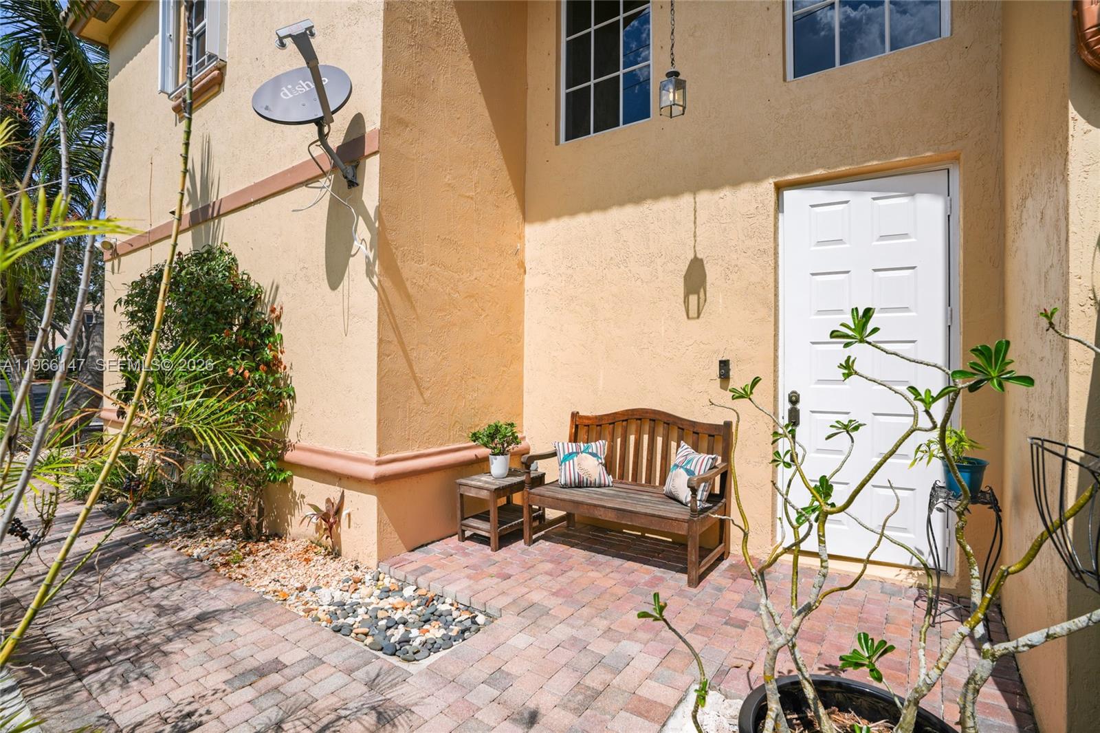 1282 Grant Ct Hollywood, FL 33019