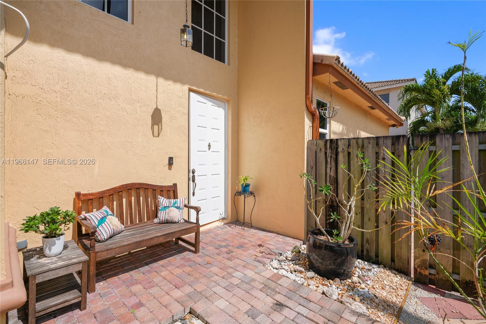 1282 Grant Ct Hollywood, FL 33019