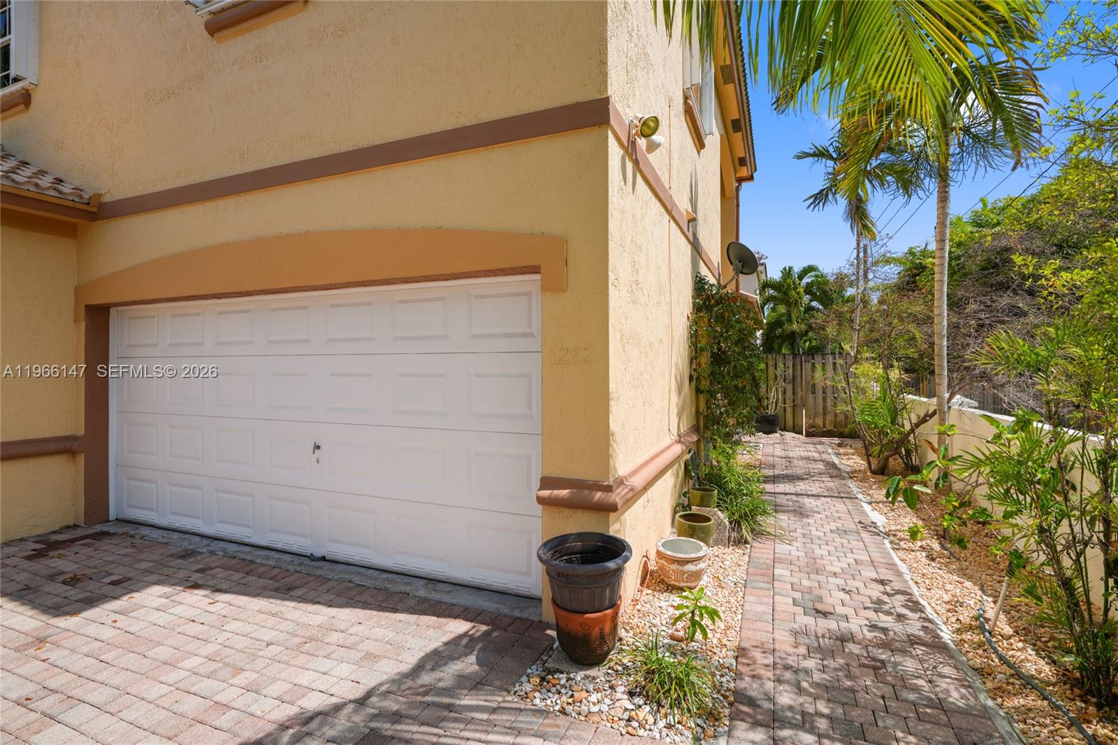 1282 Grant Ct Hollywood, FL 33019