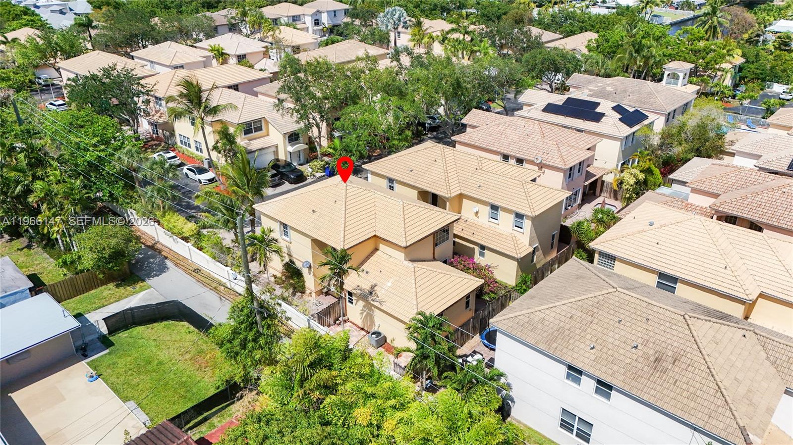 1282 Grant Ct Hollywood, FL 33019