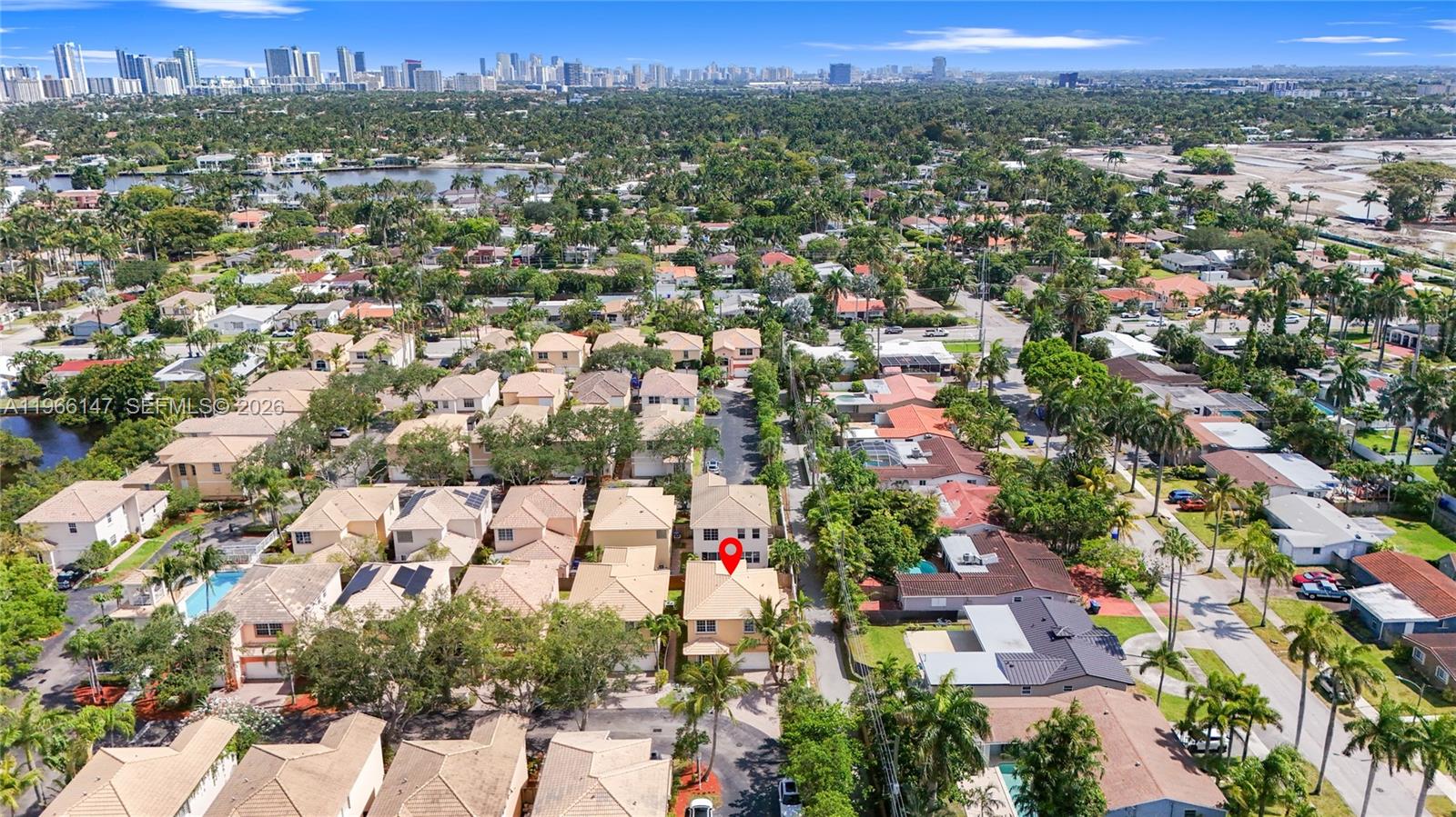 1282 Grant Ct Hollywood, FL 33019