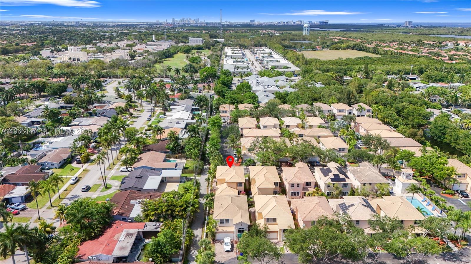 1282 Grant Ct Hollywood, FL 33019