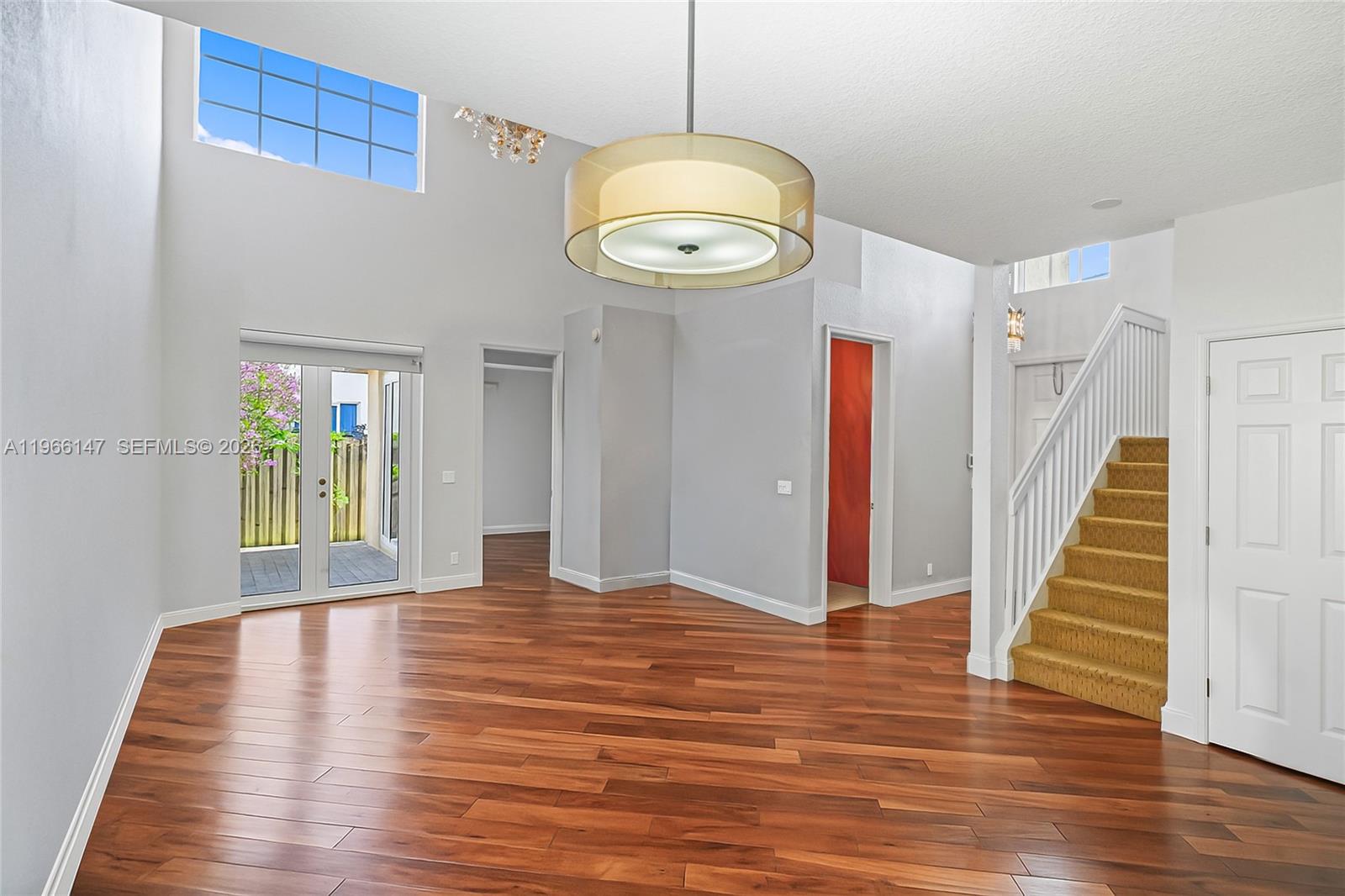 1282 Grant Ct Hollywood, FL 33019