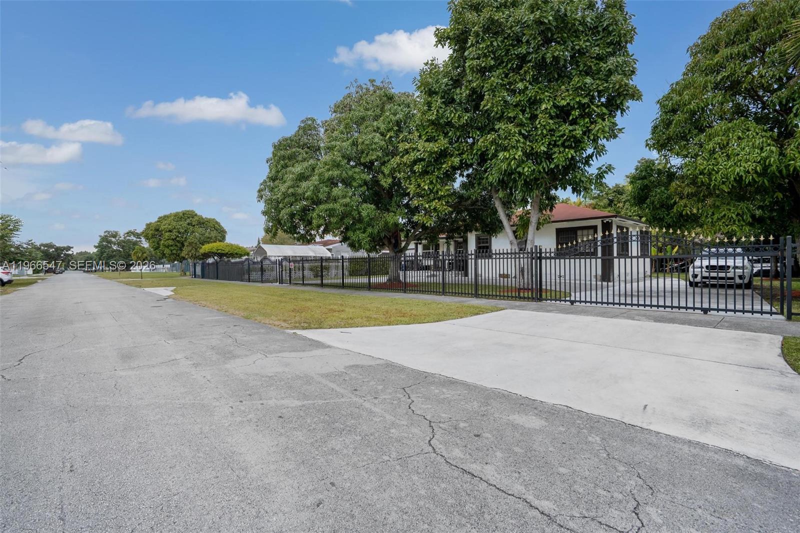 65 NW 118th St Miami, FL 33168