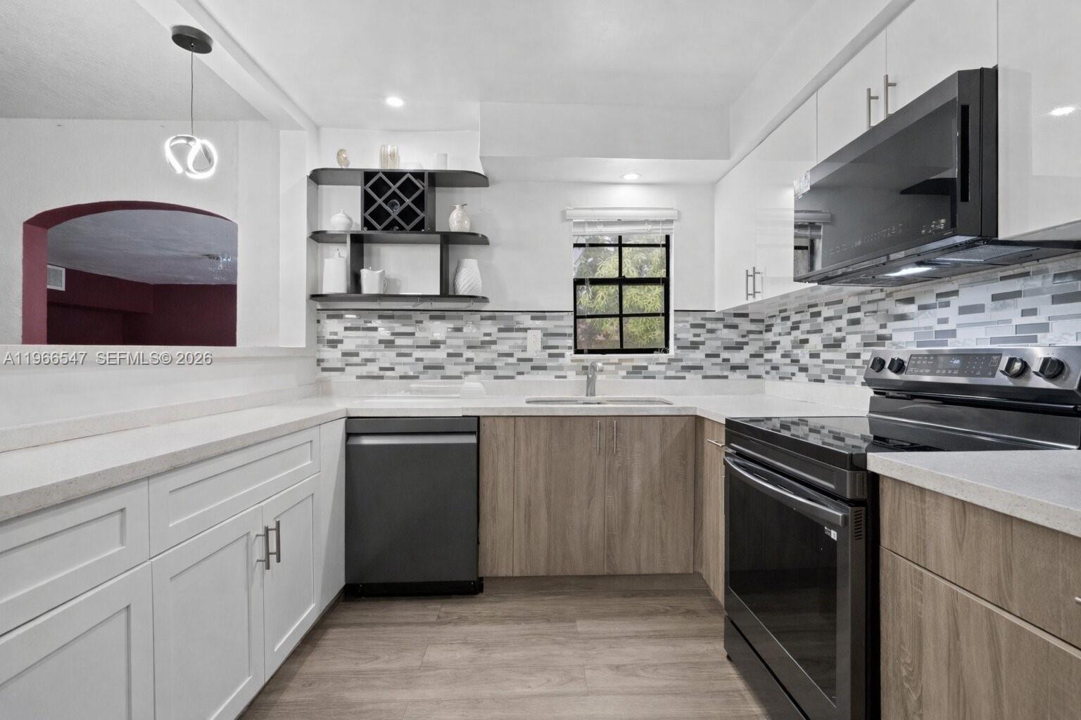 65 NW 118th St Miami, FL 33168