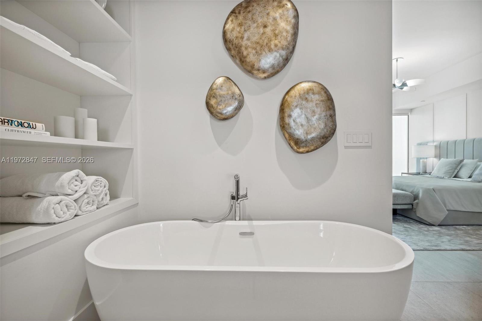 100 S Pointe Dr #3905 Miami Beach, FL 33139