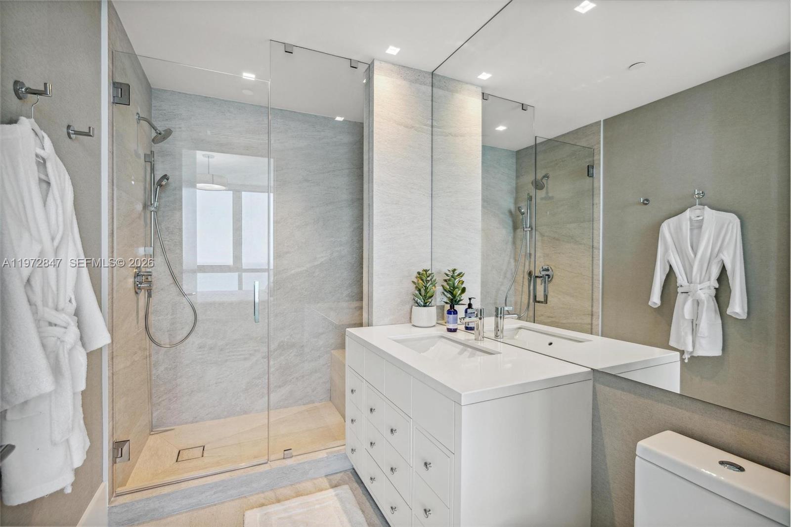 100 S Pointe Dr #3905 Miami Beach, FL 33139