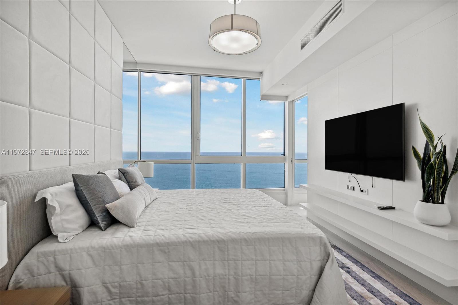 100 S Pointe Dr #3905 Miami Beach, FL 33139