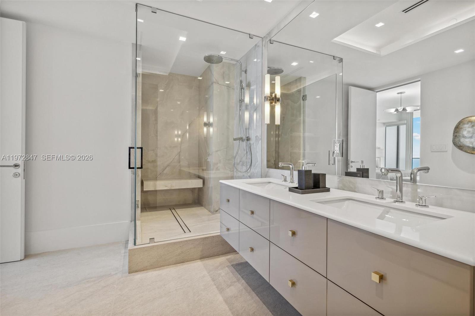 100 S Pointe Dr #3905 Miami Beach, FL 33139