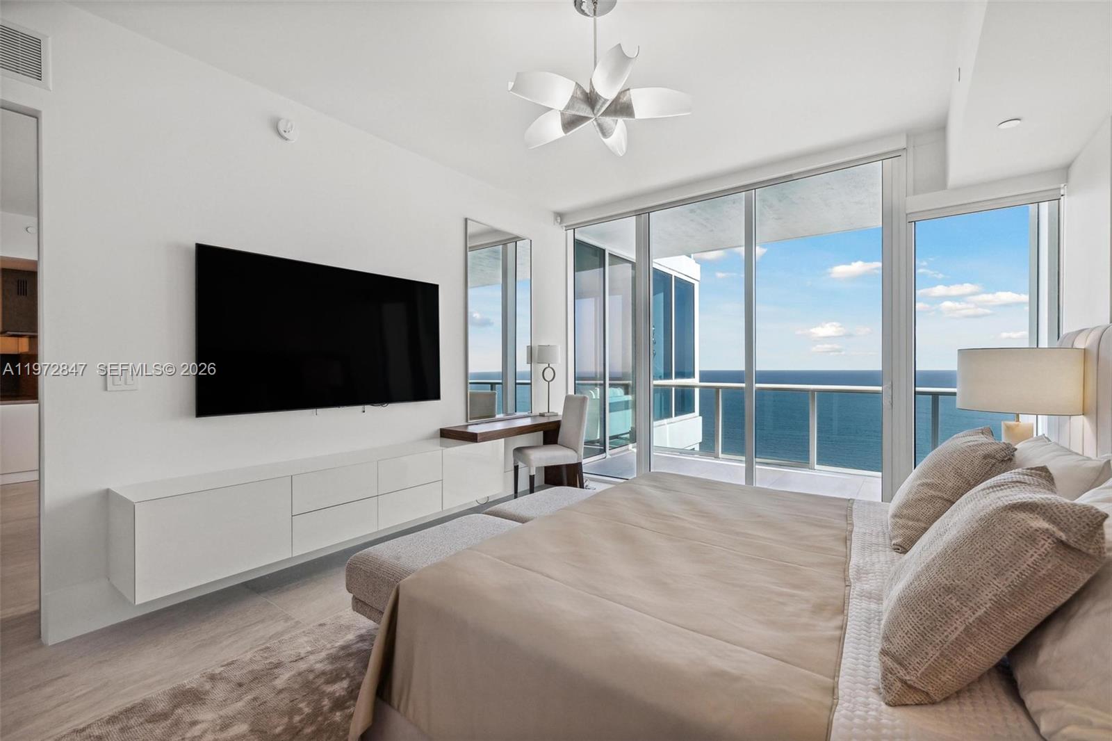 100 S Pointe Dr #3905 Miami Beach, FL 33139