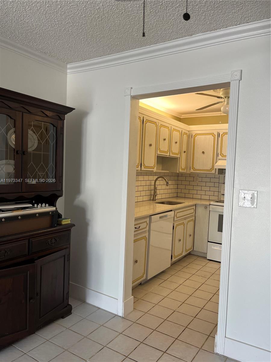 17051 NE 35th Ave #202 North Miami Beach, FL 33160