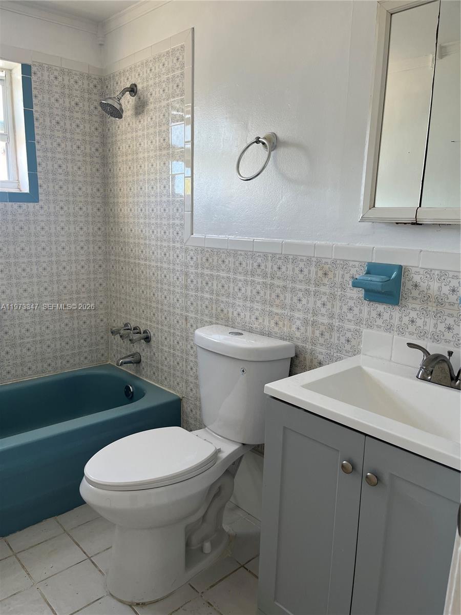 17051 NE 35th Ave #202 North Miami Beach, FL 33160