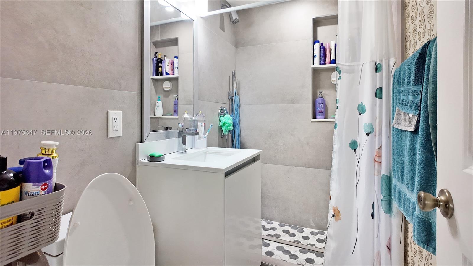 1461 E 7th Ct Hialeah, FL 33010