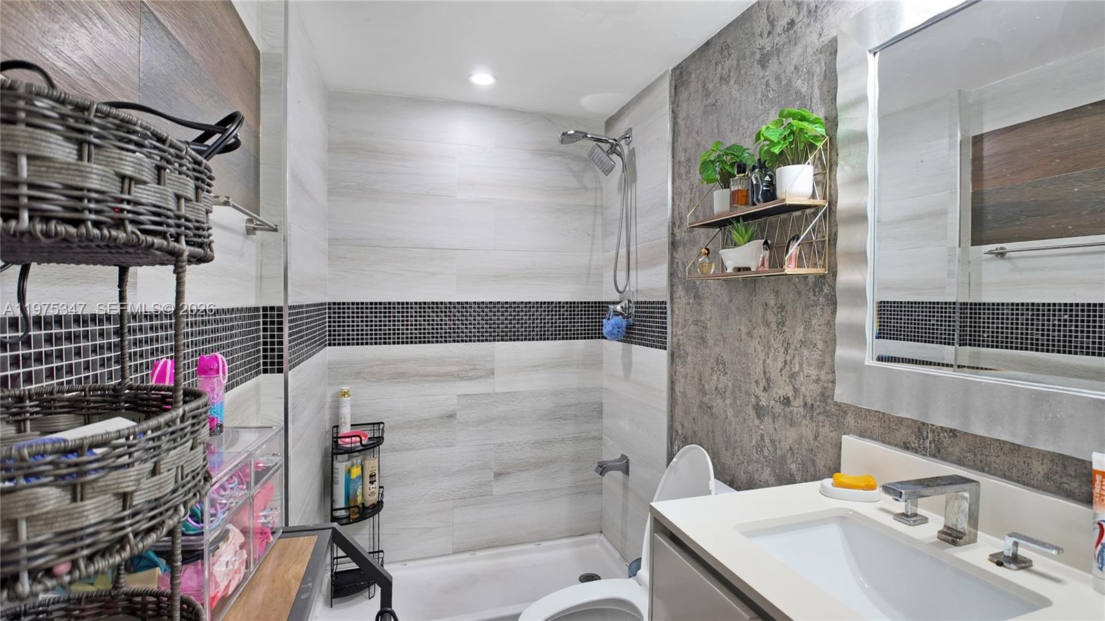 1461 E 7th Ct Hialeah, FL 33010