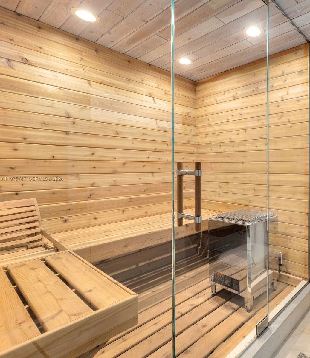 7150 W Lago Dr Coral Gables, FL 33143