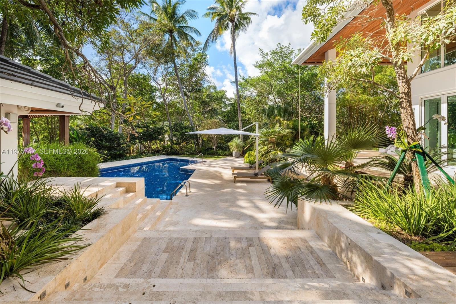 7150 W Lago Dr Coral Gables, FL 33143