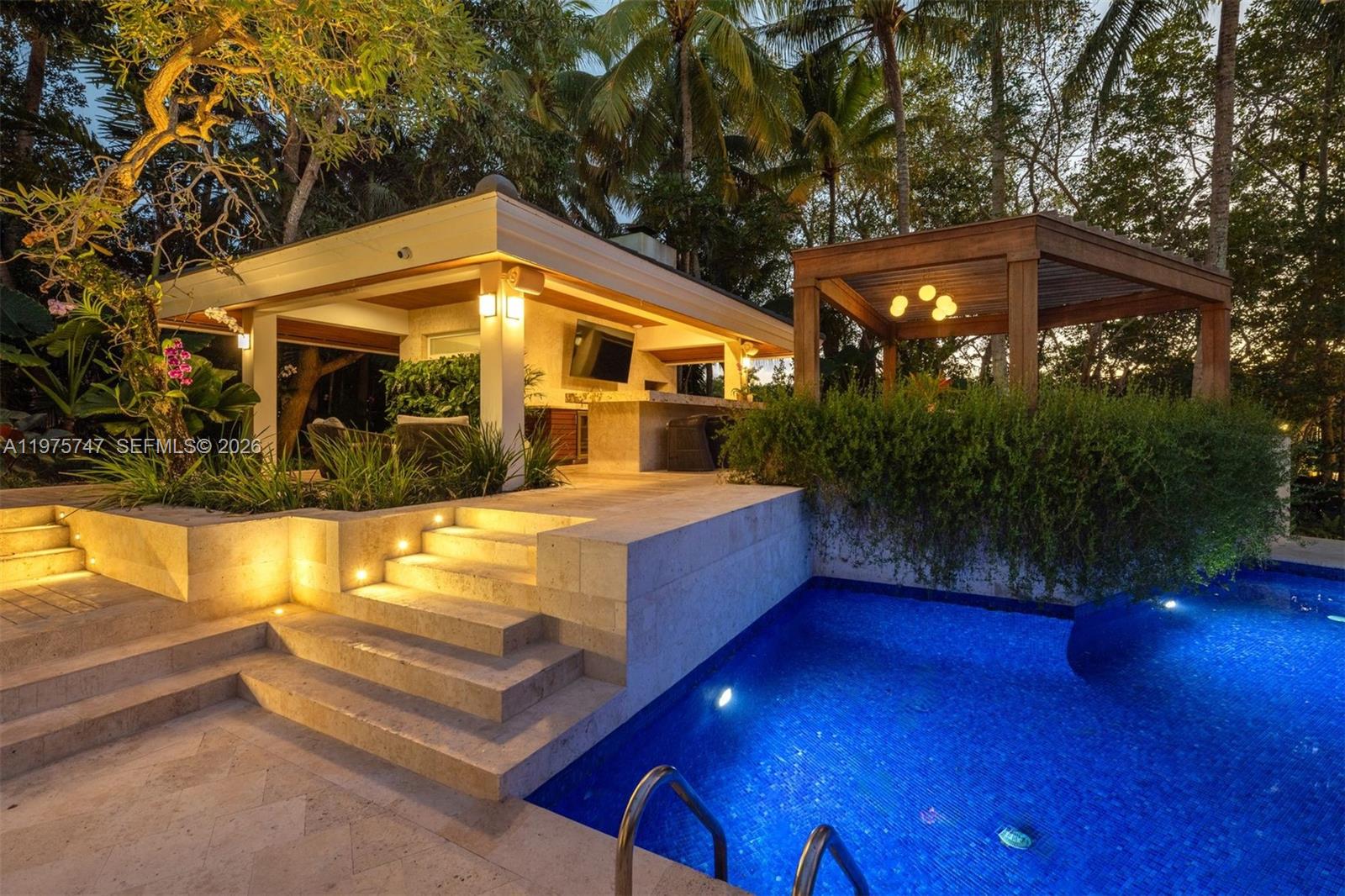 7150 W Lago Dr Coral Gables, FL 33143