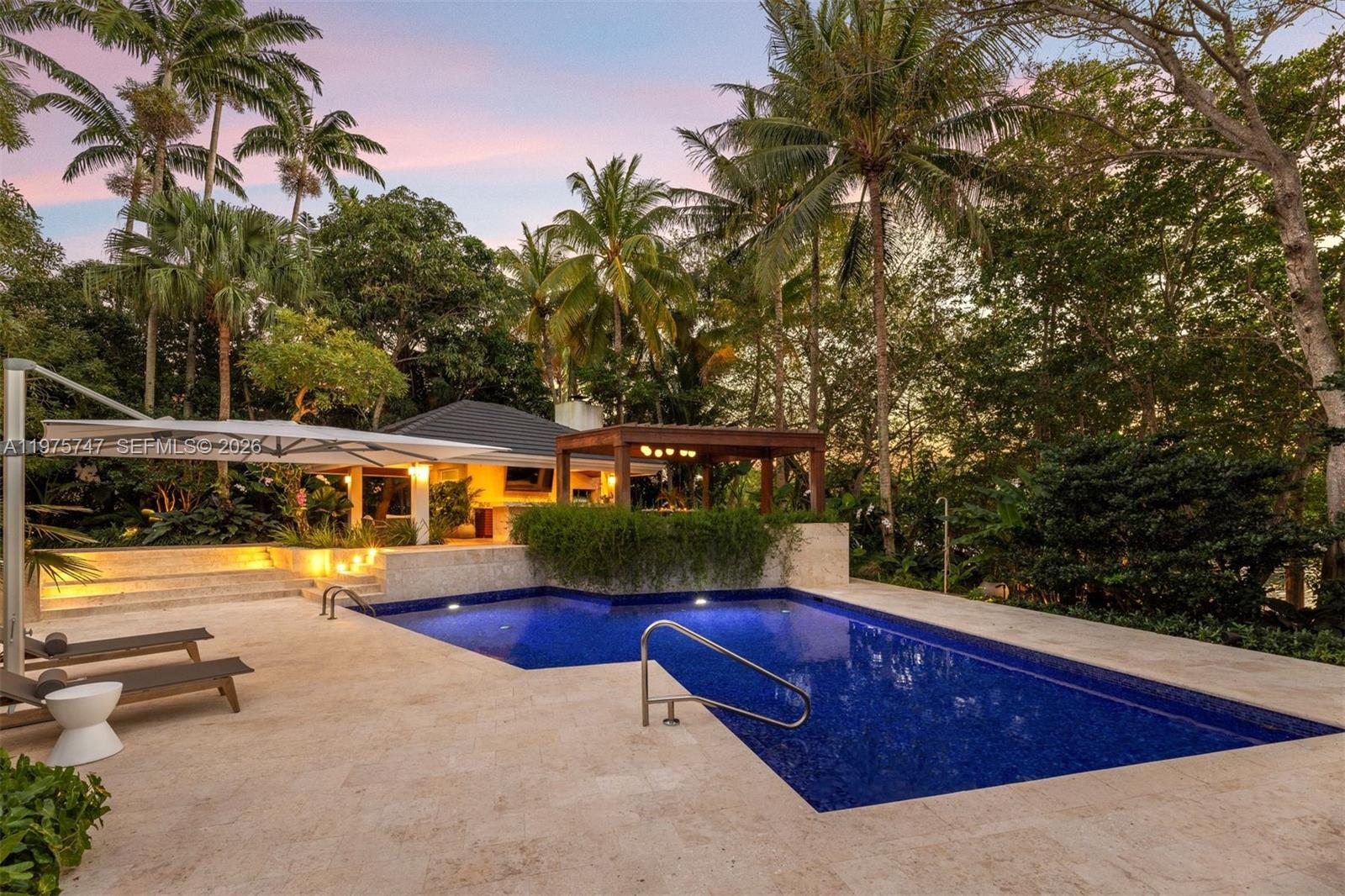 7150 W Lago Dr Coral Gables, FL 33143