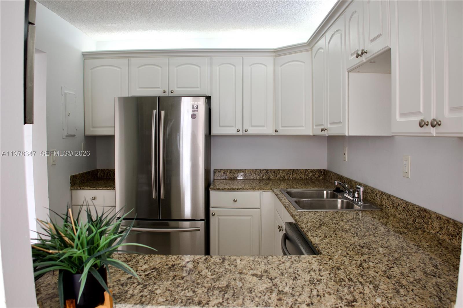 600 Parkview Dr #305