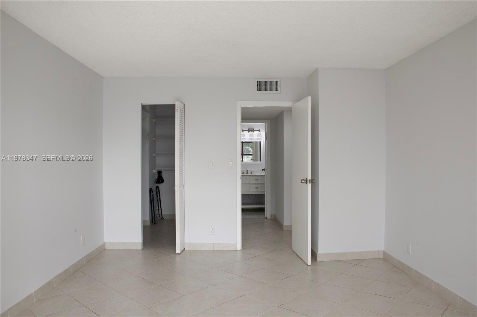 600 Parkview Dr #305 Hallandale Beach, FL 33009