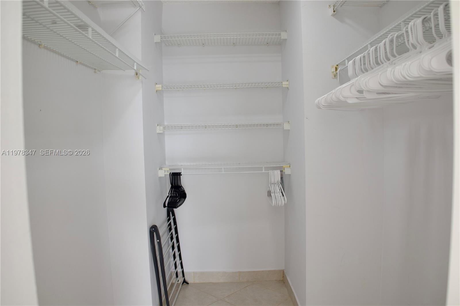 600 Parkview Dr #305 Hallandale Beach, FL 33009