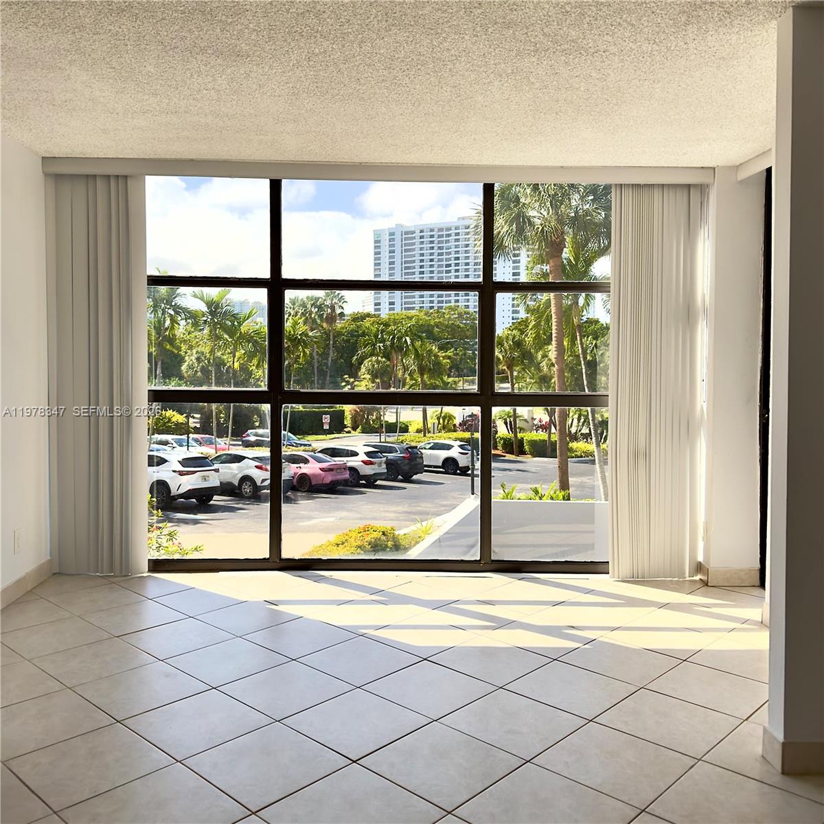 600 Parkview Dr #305 Hallandale Beach, FL 33009