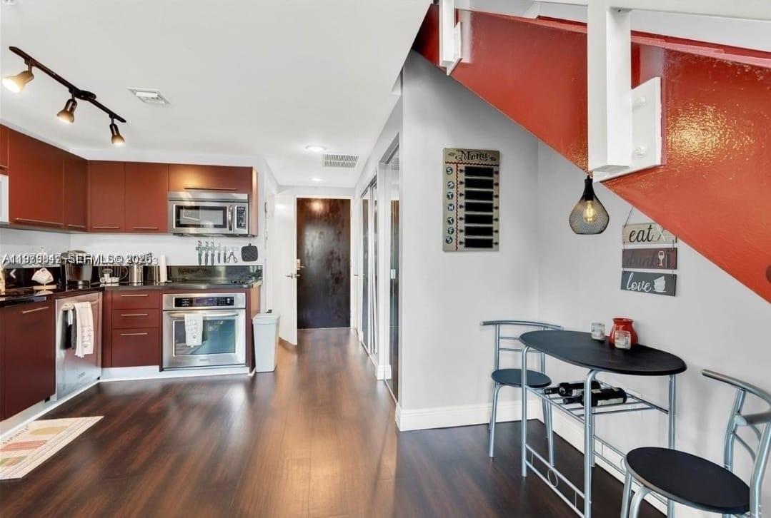 244 NE Biscayne Blvd #440 Miami, FL 33132