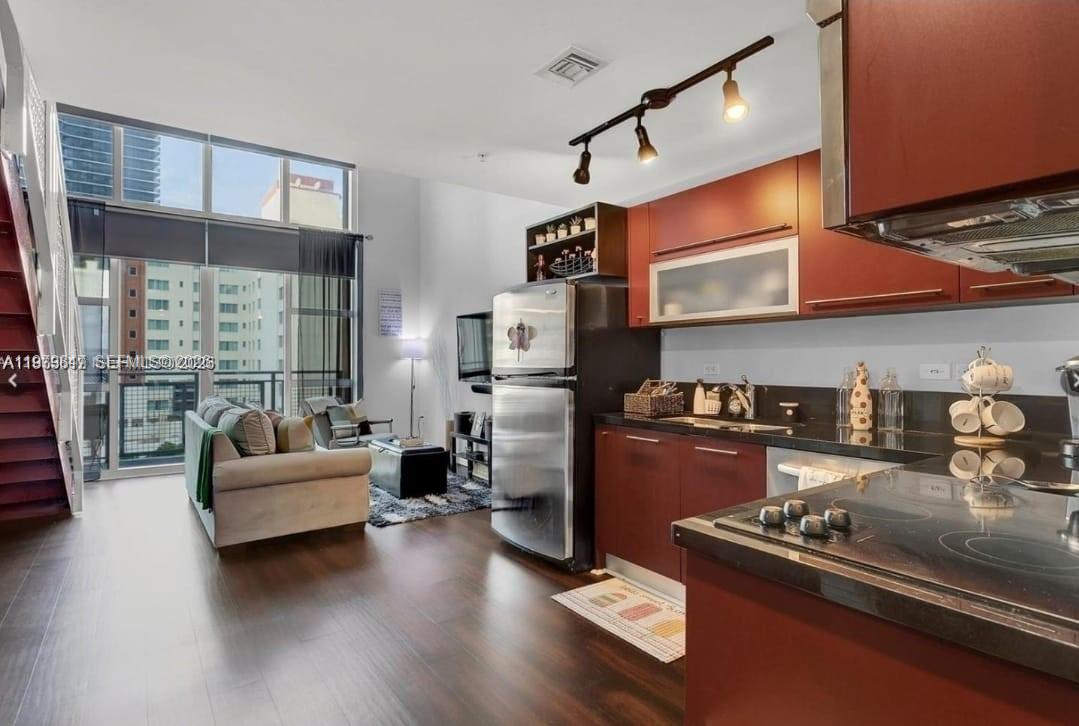 244 NE Biscayne Blvd #440 Miami, FL 33132