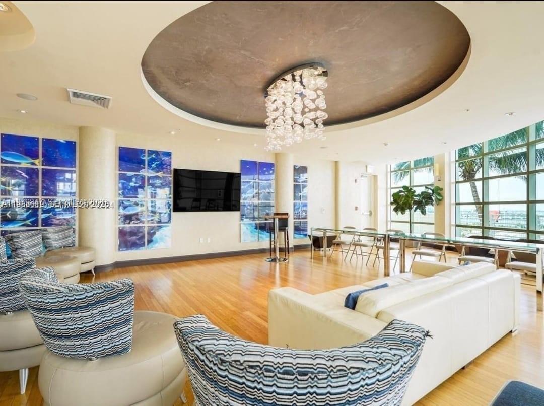 244 NE Biscayne Blvd #440 Miami, FL 33132