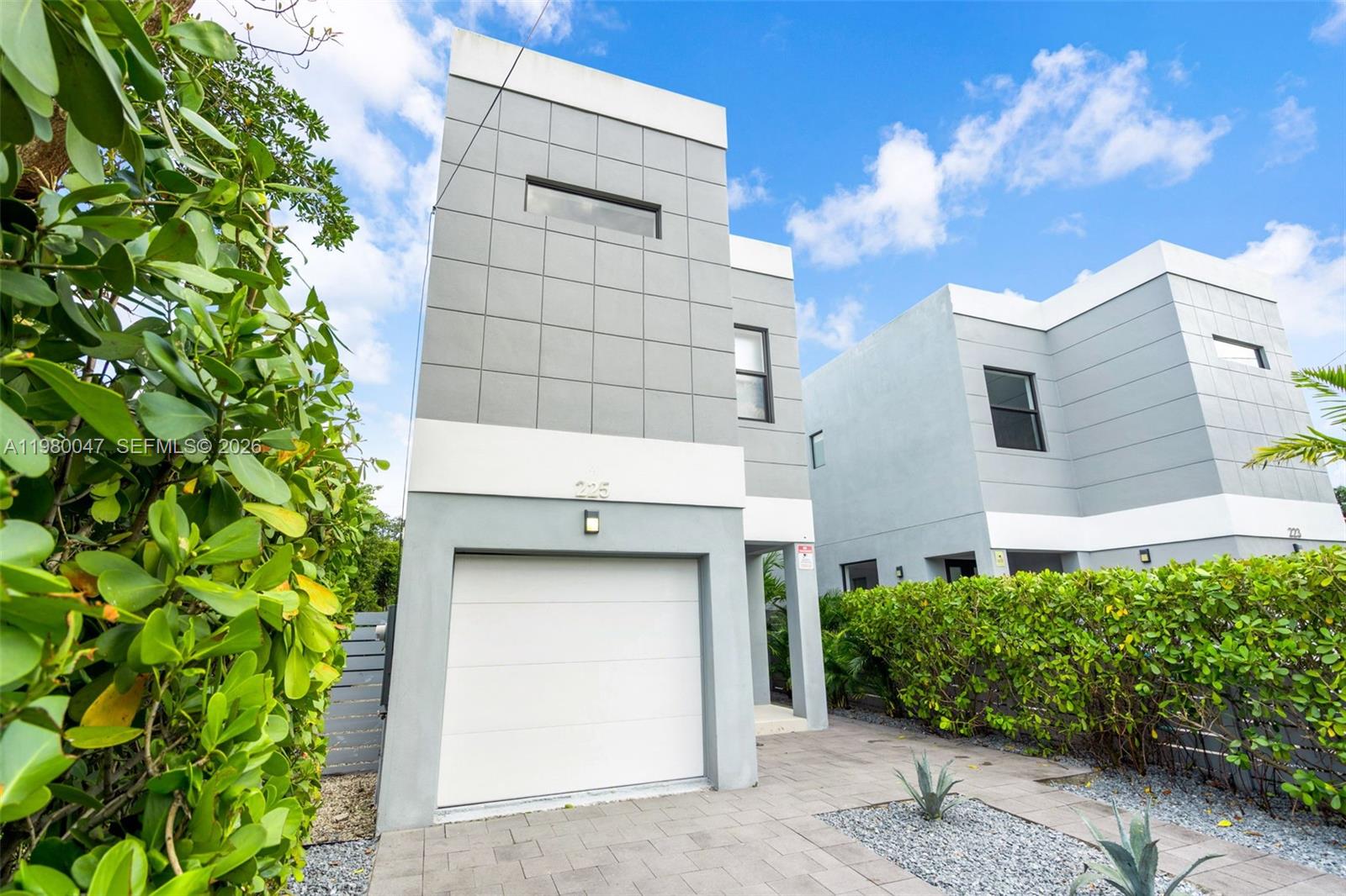 225 NW 40th Ct Miami, FL 33126