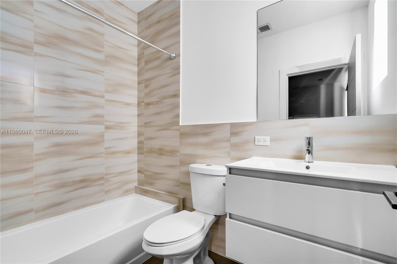 225 NW 40th Ct Miami, FL 33126