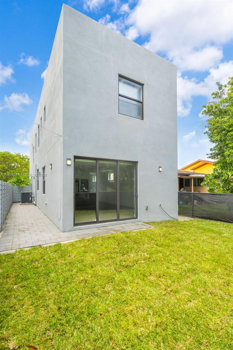 225 NW 40th Ct Miami, FL 33126