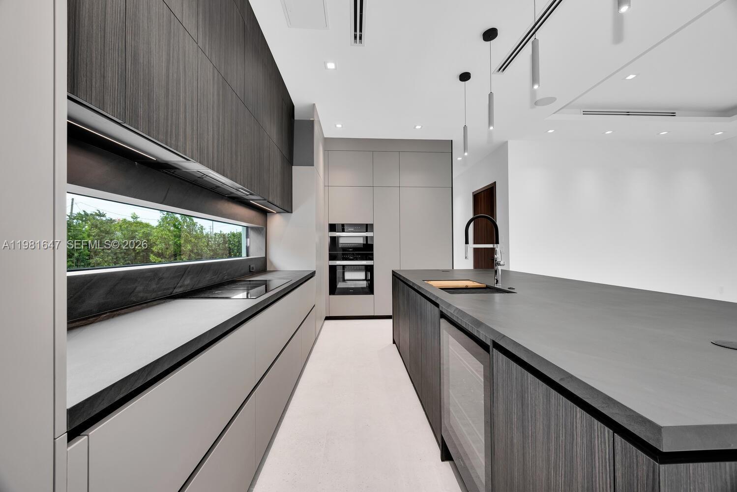 4231 SW 11th St Miami, FL 33134