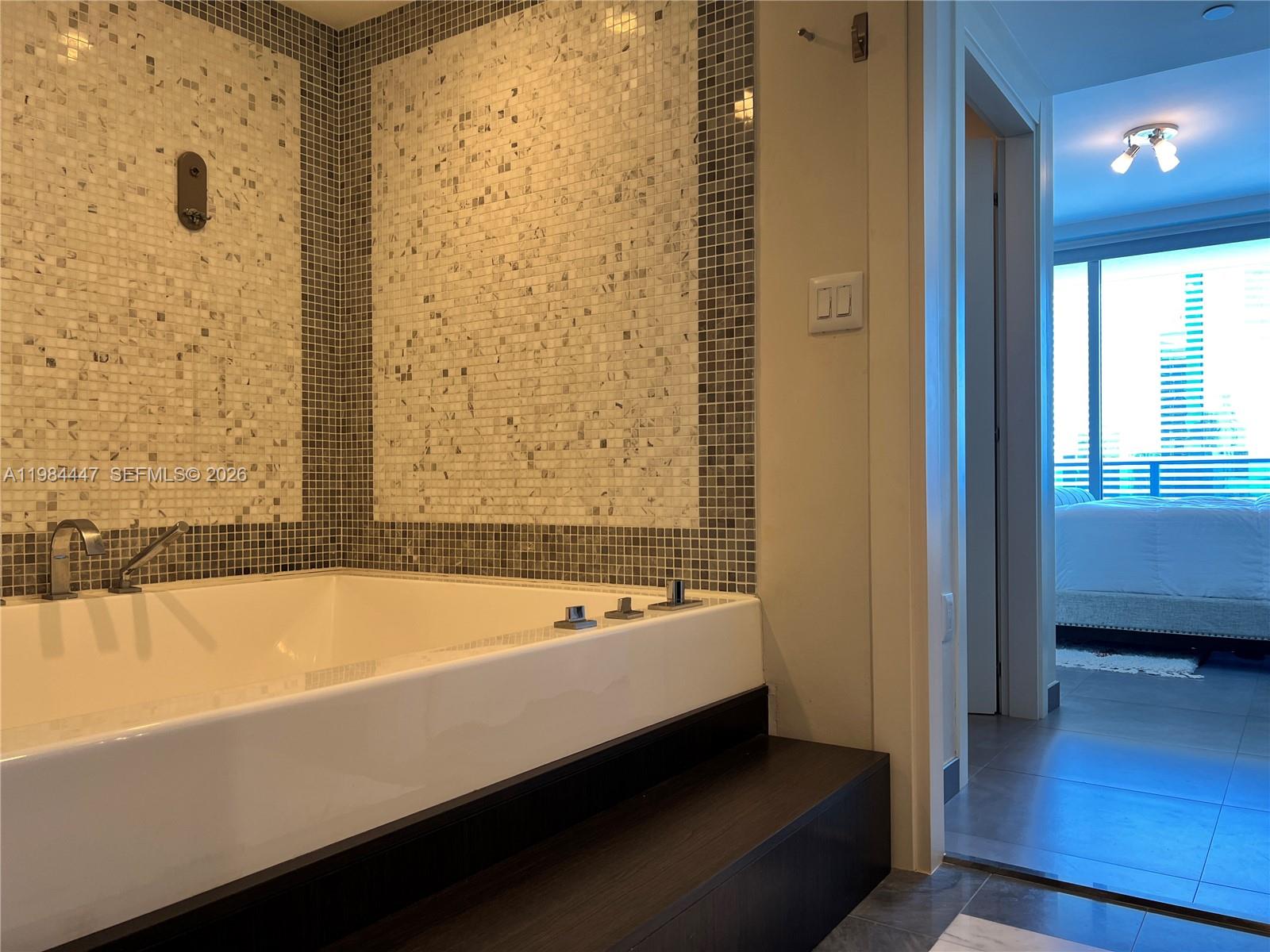 200 Biscayne Blvd Way #3610 Miami, FL 33131