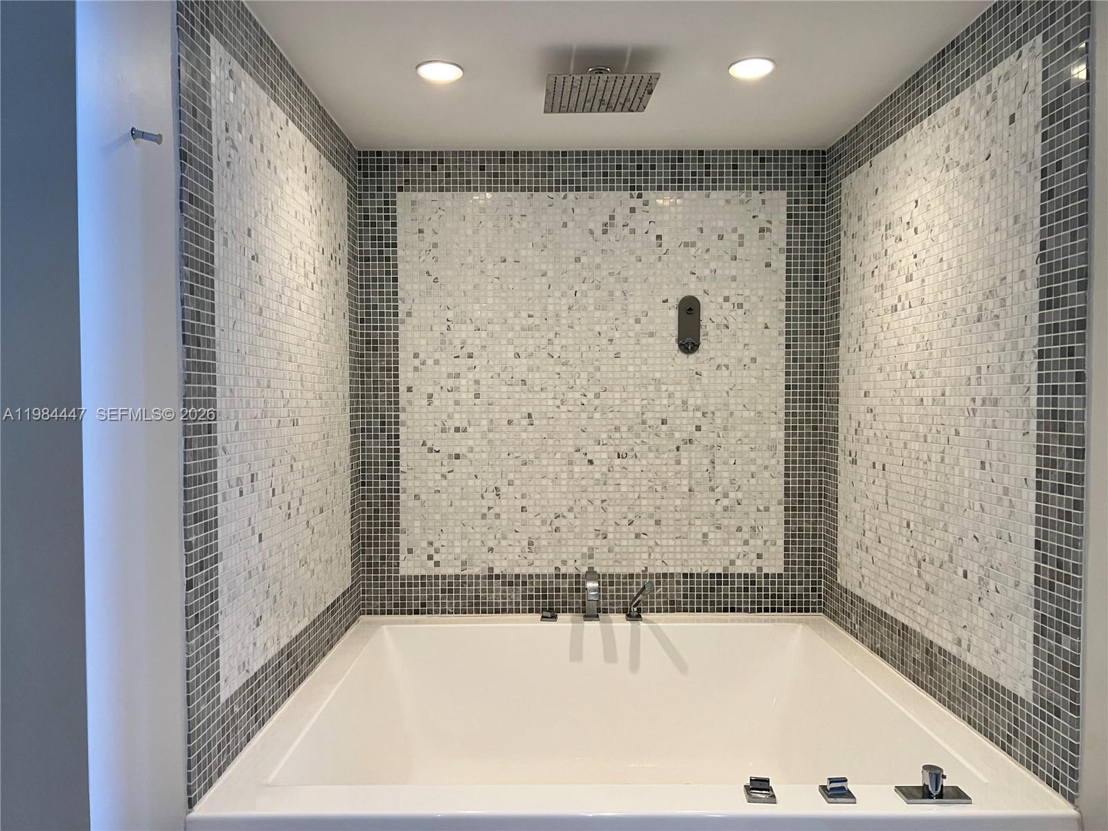 200 Biscayne Blvd Way #3610 Miami, FL 33131