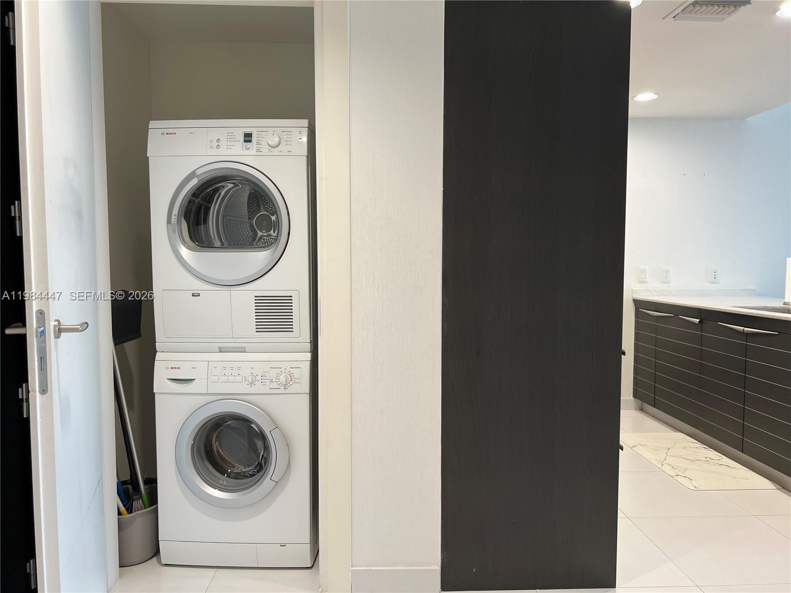 200 Biscayne Blvd Way #3610 Miami, FL 33131