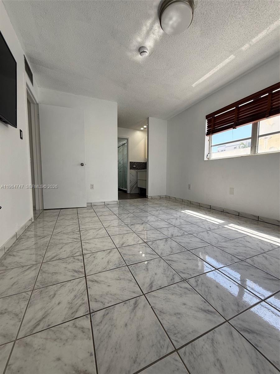 1150 Collins Ave #301 Miami Beach, FL 33139