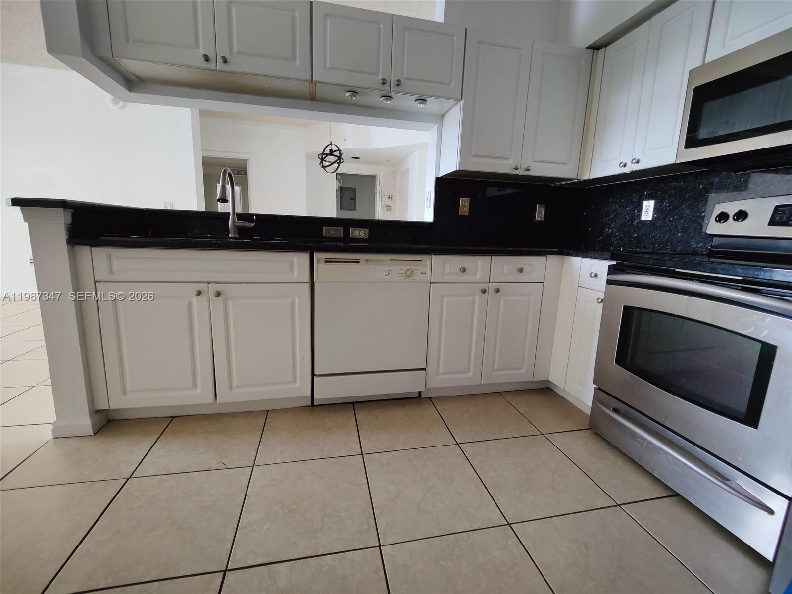 image Porto Bellagio Condo6