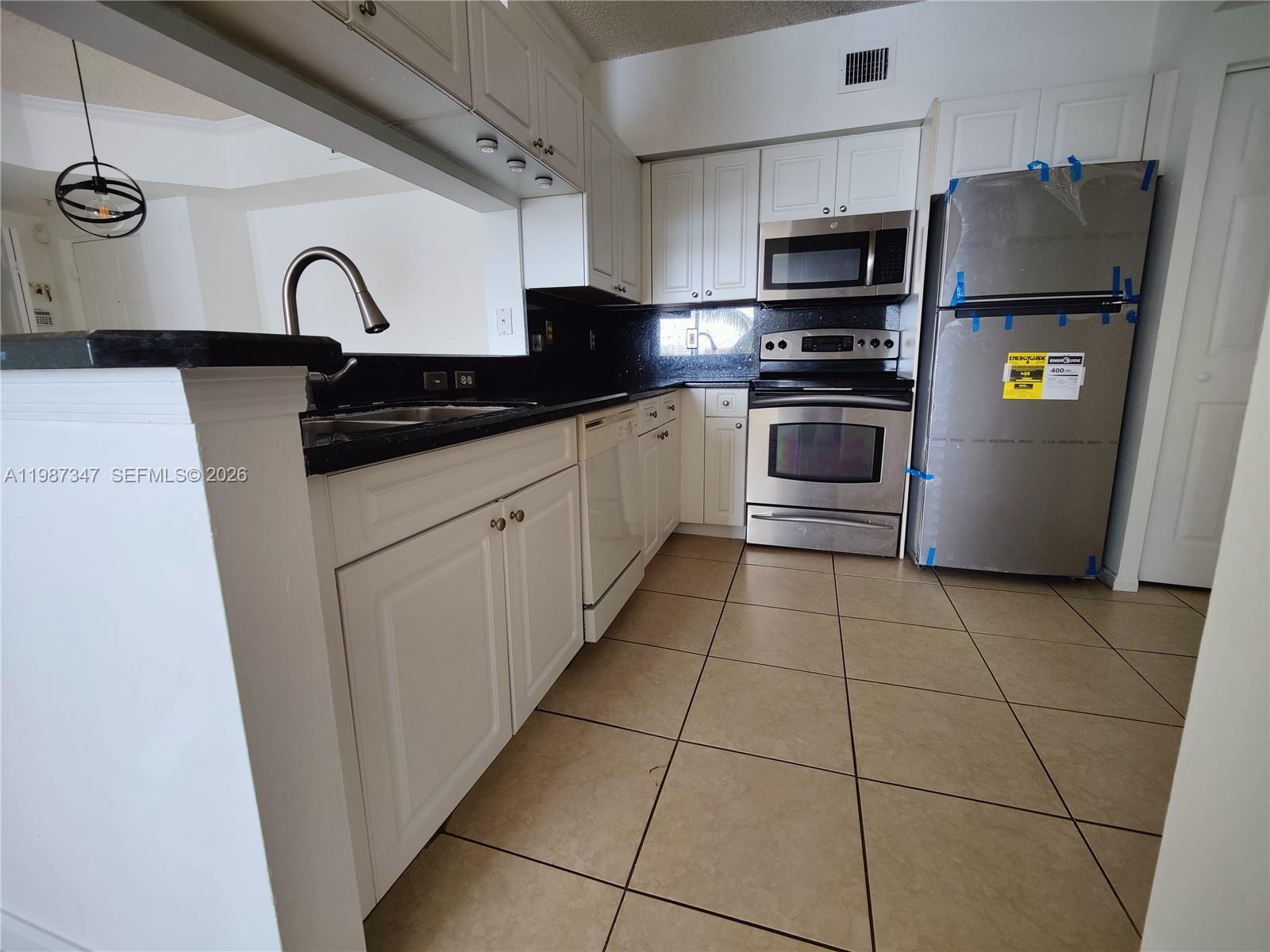 image Porto Bellagio Condo7