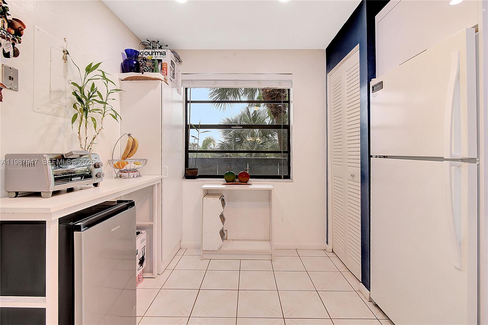 1100 Colony Pt Cir #302 Pembroke Pines, FL 33026