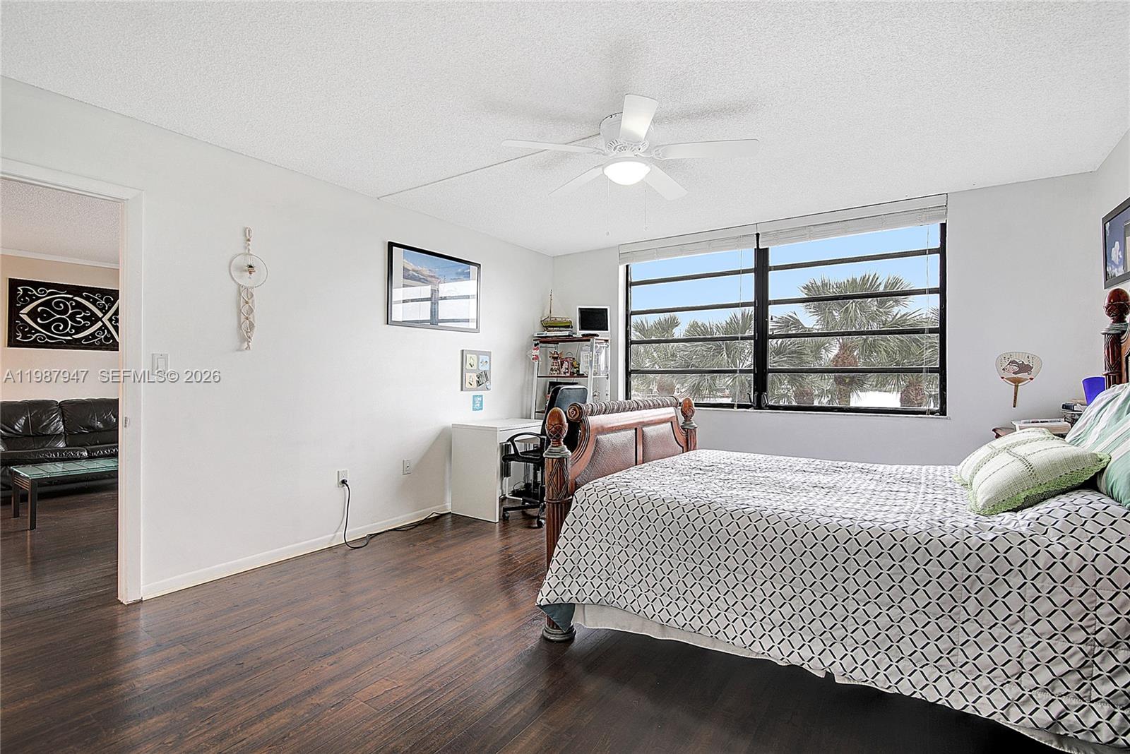 1100 Colony Pt Cir #302 Pembroke Pines, FL 33026