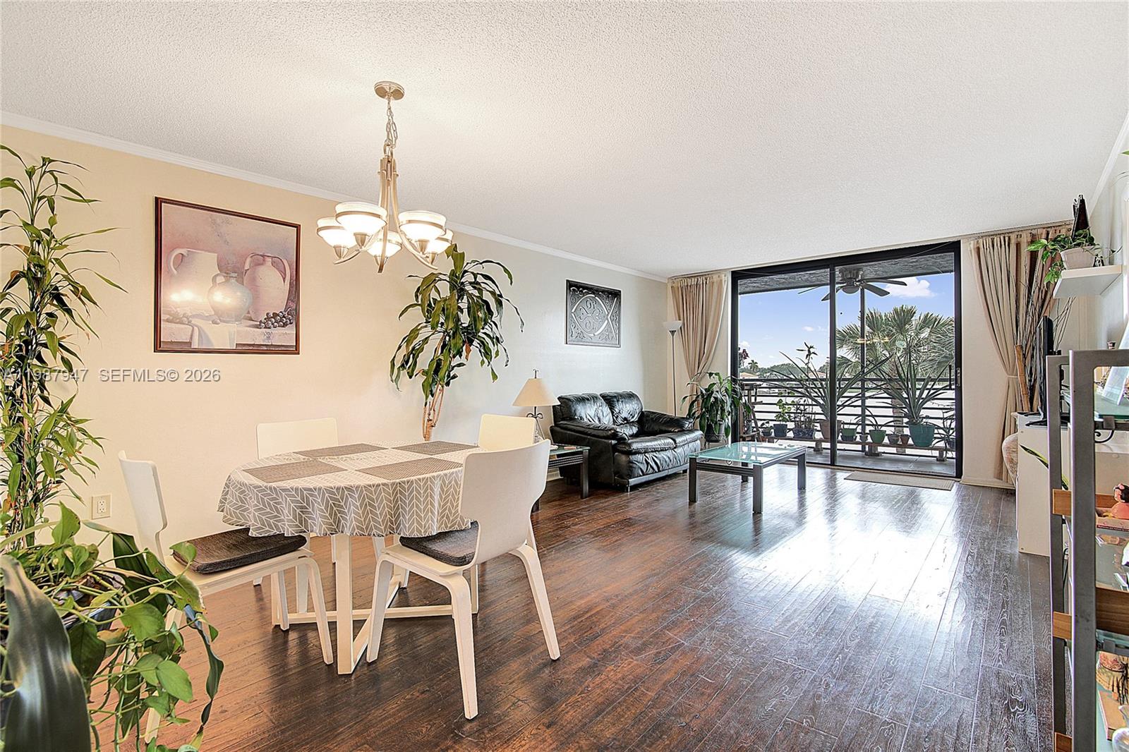 1100 Colony Pt Cir #302 Pembroke Pines, FL 33026